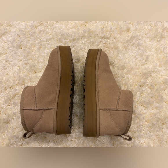 UGG® Classic Ultra Mini Platform Boot Big Kid 5- Sand - Picture 7 of 10